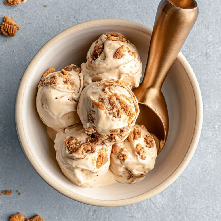Helado de crema de galleta