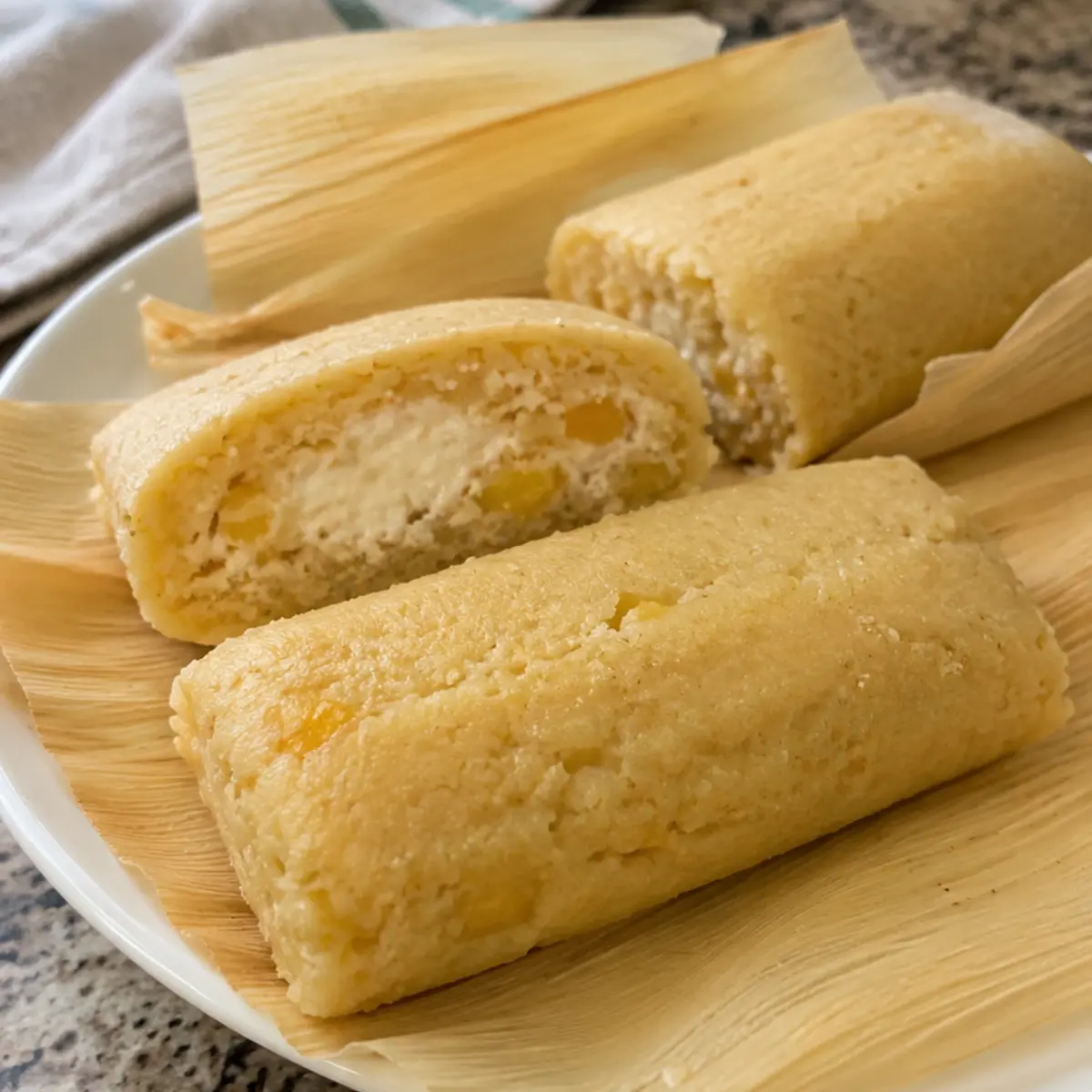 TAMALES DE PIÑA CON QUESO CREMA